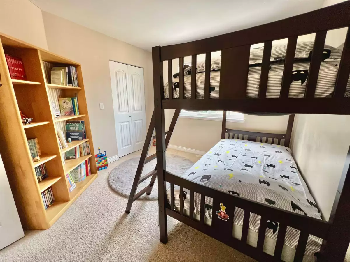 Powder Room Photo of 24282 101a Avenue, Maple Ridge, BC