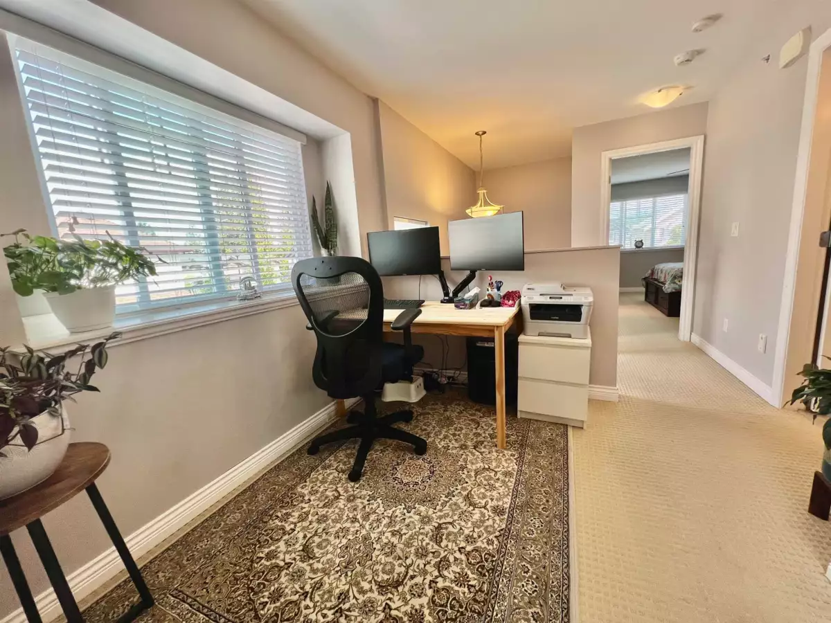 Primary Bathroom Photo of 24282 101a Avenue, Maple Ridge, BC