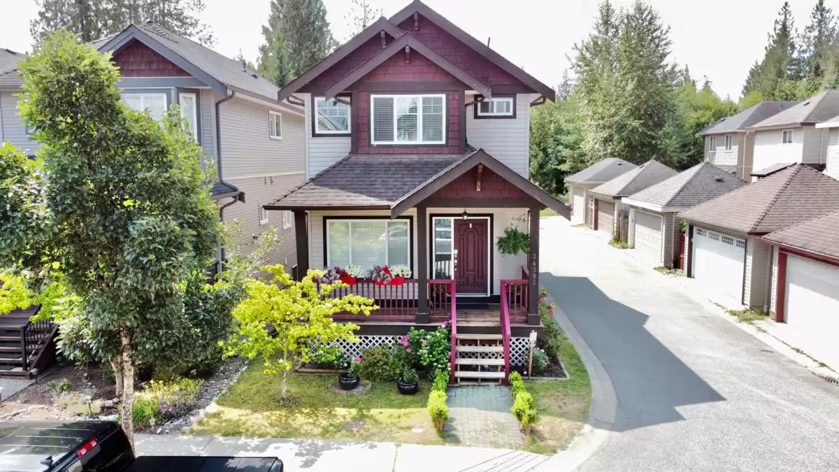 Swimming Pool Photo of 24282 101a Avenue, Maple Ridge, BC