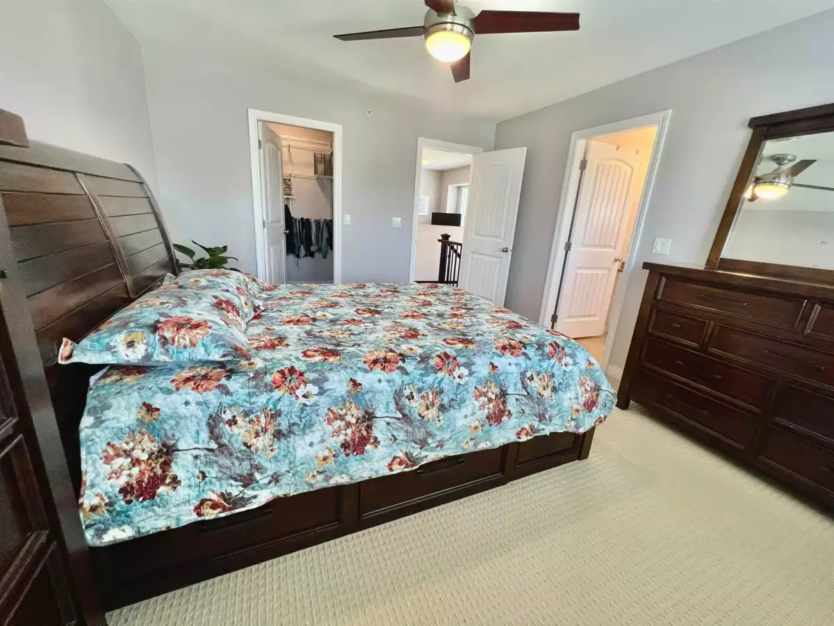 Walk-In Closet Photo of 24282 101a Avenue, Maple Ridge, BC