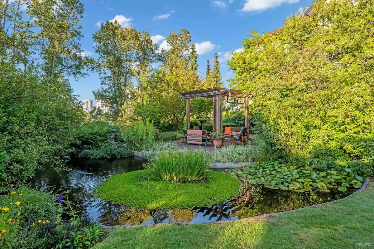 Entry Foyer Photo of 213 83 Star Crescent, New Westminster, BC