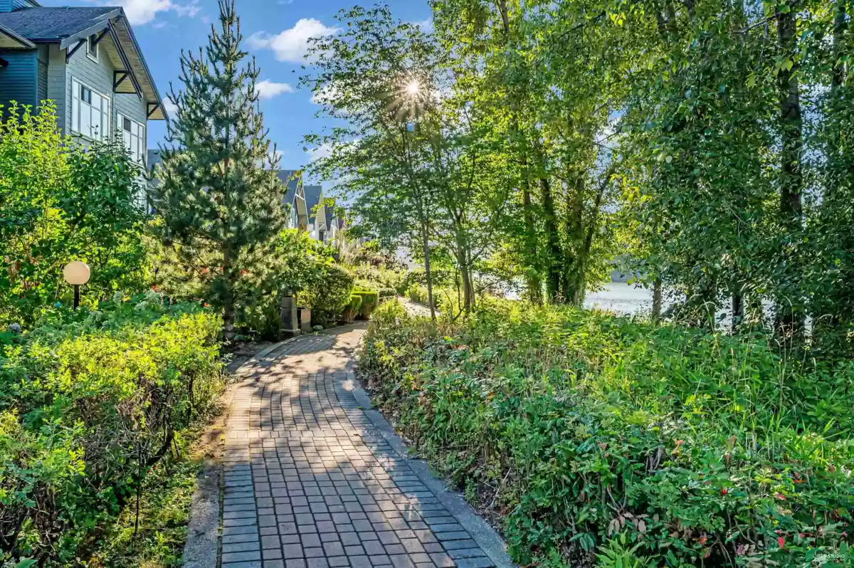 Hallway Photo of 213 83 Star Crescent, New Westminster, BC
