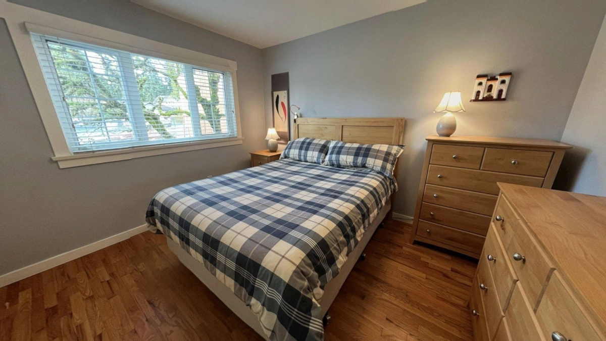 Kitchen Island Photo of 3474 Greentree Lane, North Vancouver, BC