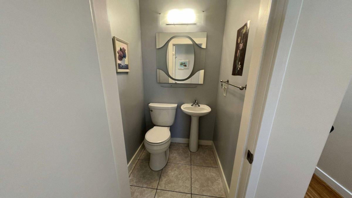 Primary Bathroom Photo of 3474 Greentree Lane, North Vancouver, BC