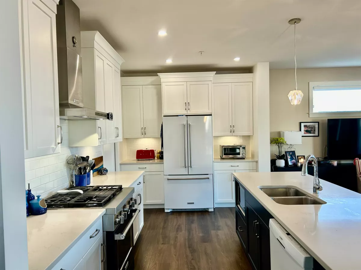 Kitchen Island Photo of 50221 Kensington Drive, Chilliwack, BC
