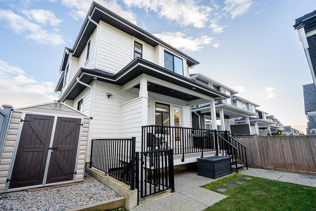 Backyard Photo of 16595 25a Avenue, Surrey, BC