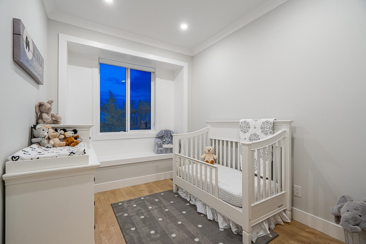 Basement Recreation Room Photo of 16595 25a Avenue, Surrey, BC