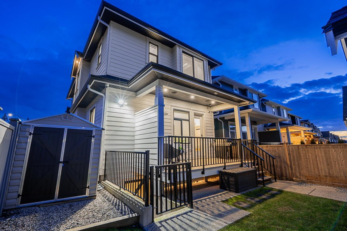 Front Yard Photo of 16595 25a Avenue, Surrey, BC