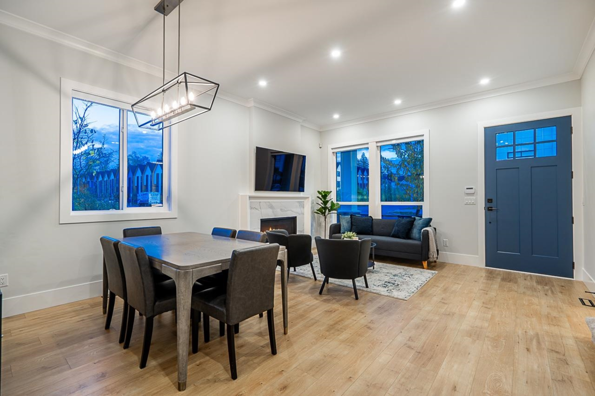 Kitchen Island Photo of 16595 25a Avenue, Surrey, BC