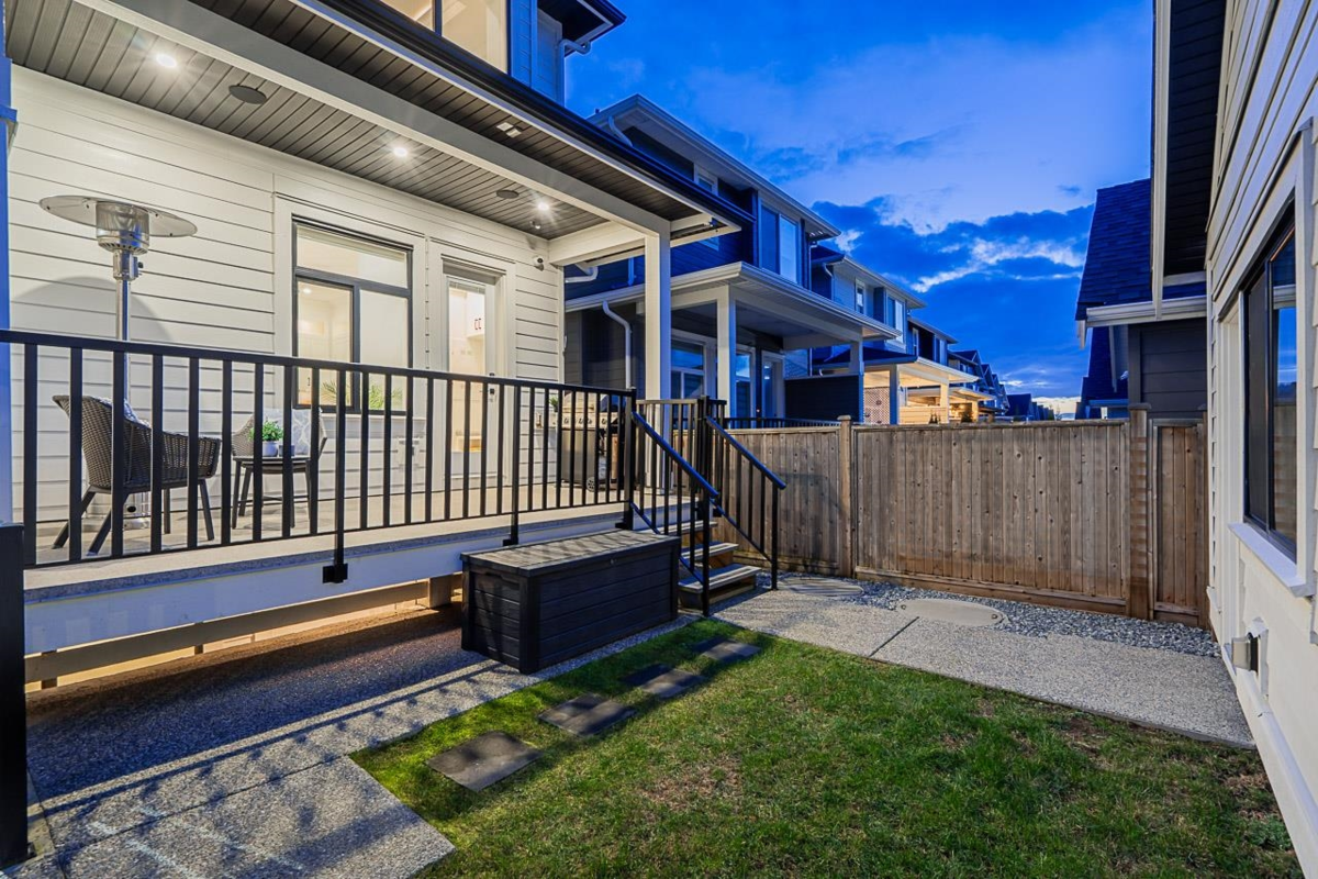 Outdoor Deck Photo of 16595 25a Avenue, Surrey, BC