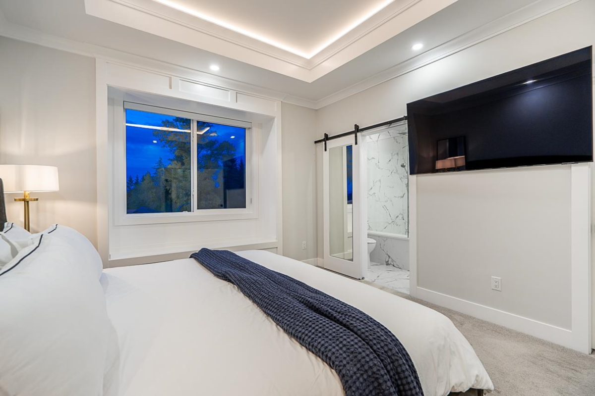 Powder Room Photo of 16595 25a Avenue, Surrey, BC