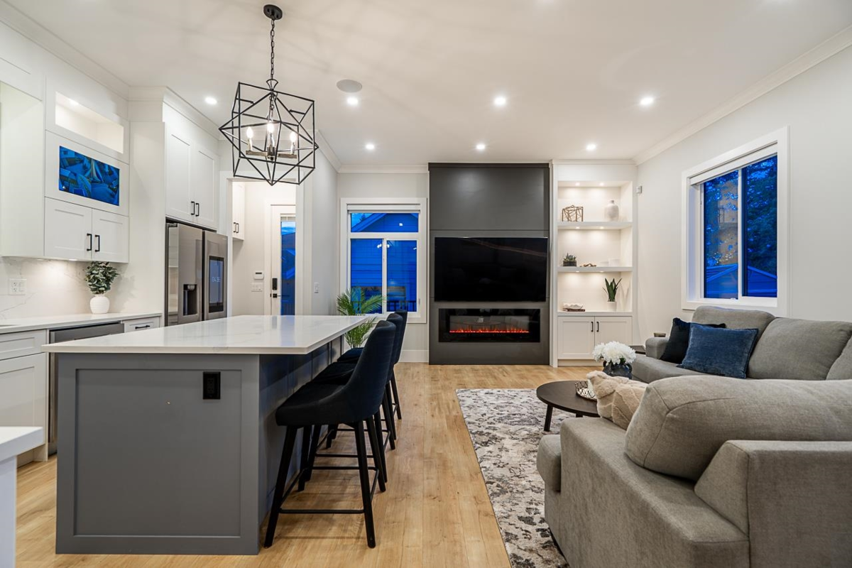 Walk-In Closet Photo of 16595 25a Avenue, Surrey, BC