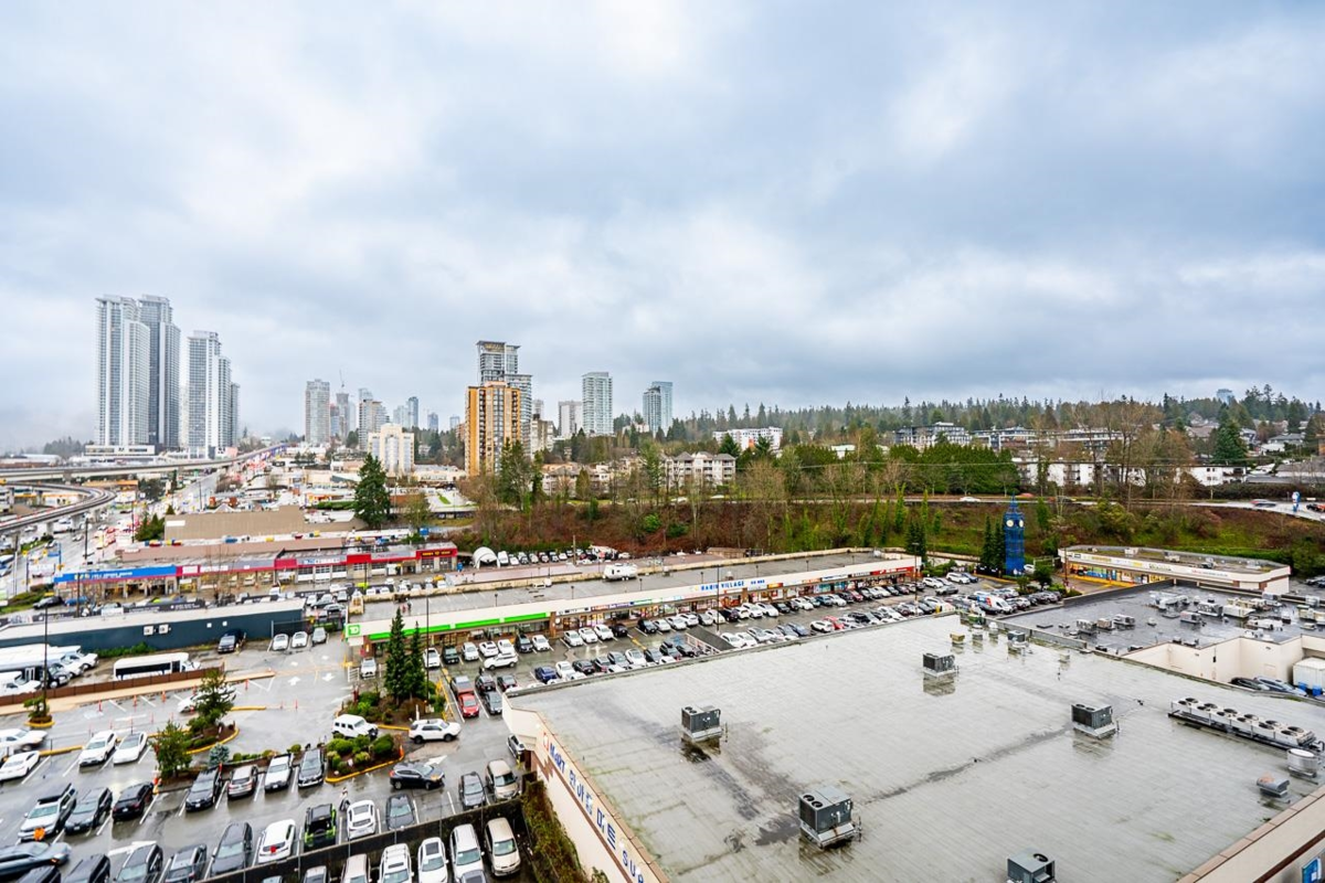 Backyard Photo of 910 318 Alderson Avenue, Coquitlam, BC