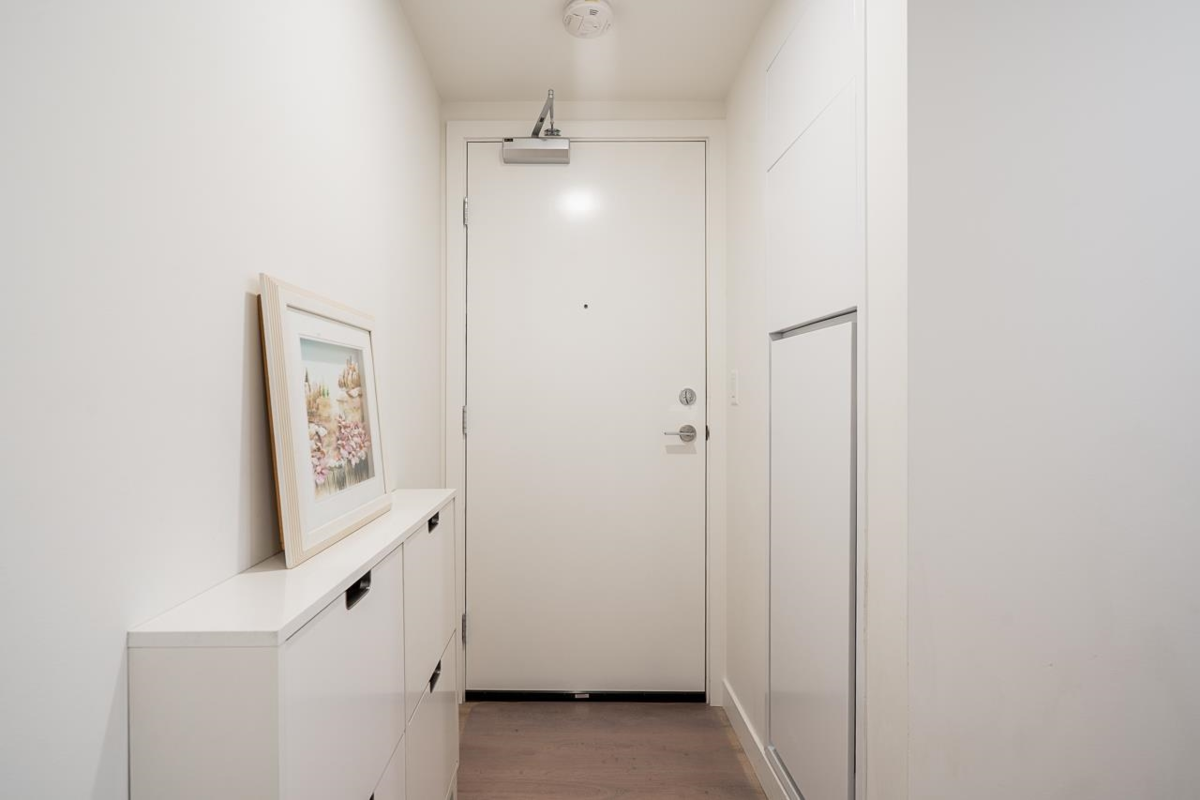 Dining Area Photo of 910 318 Alderson Avenue, Coquitlam, BC