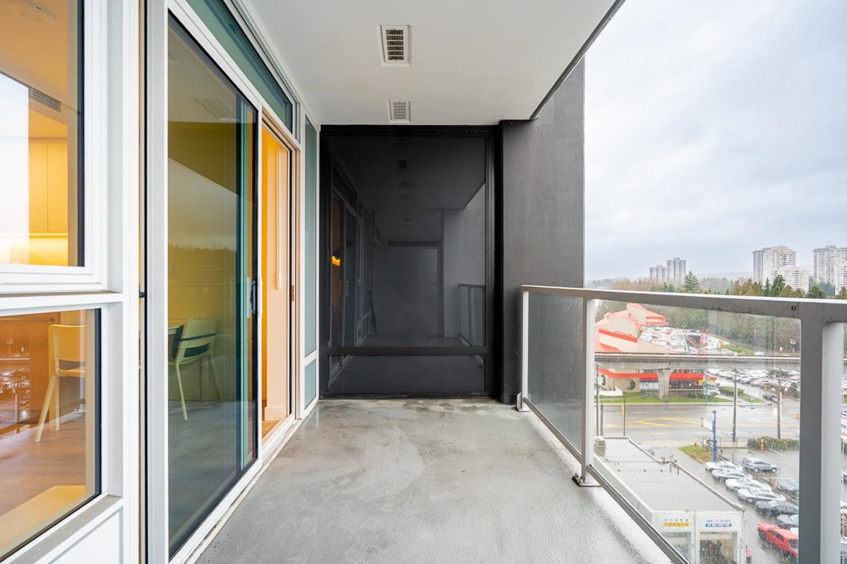 Entry Foyer Photo of 910 318 Alderson Avenue, Coquitlam, BC
