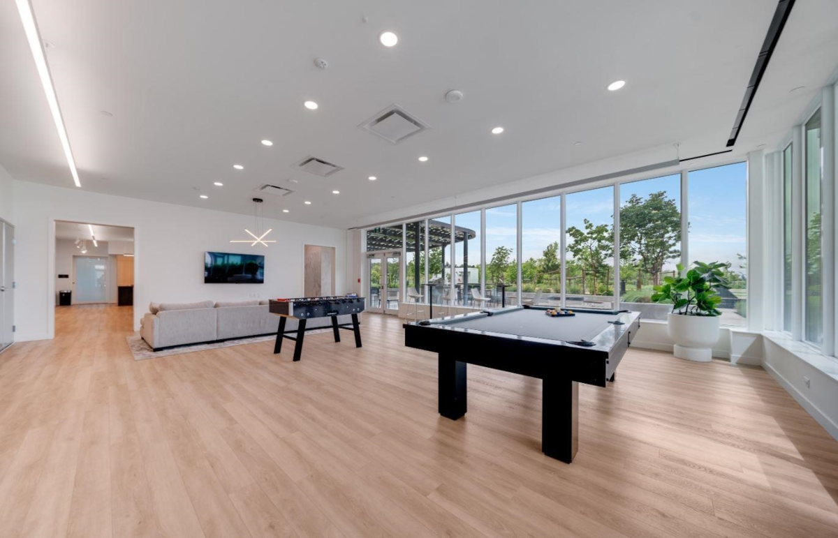 Front Yard Photo of 910 318 Alderson Avenue, Coquitlam, BC