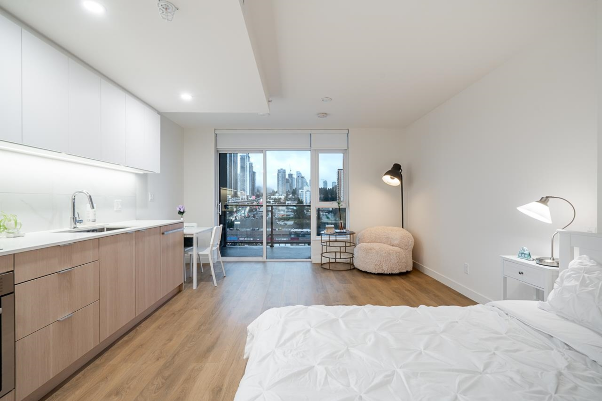 Kitchen Island Photo of 910 318 Alderson Avenue, Coquitlam, BC