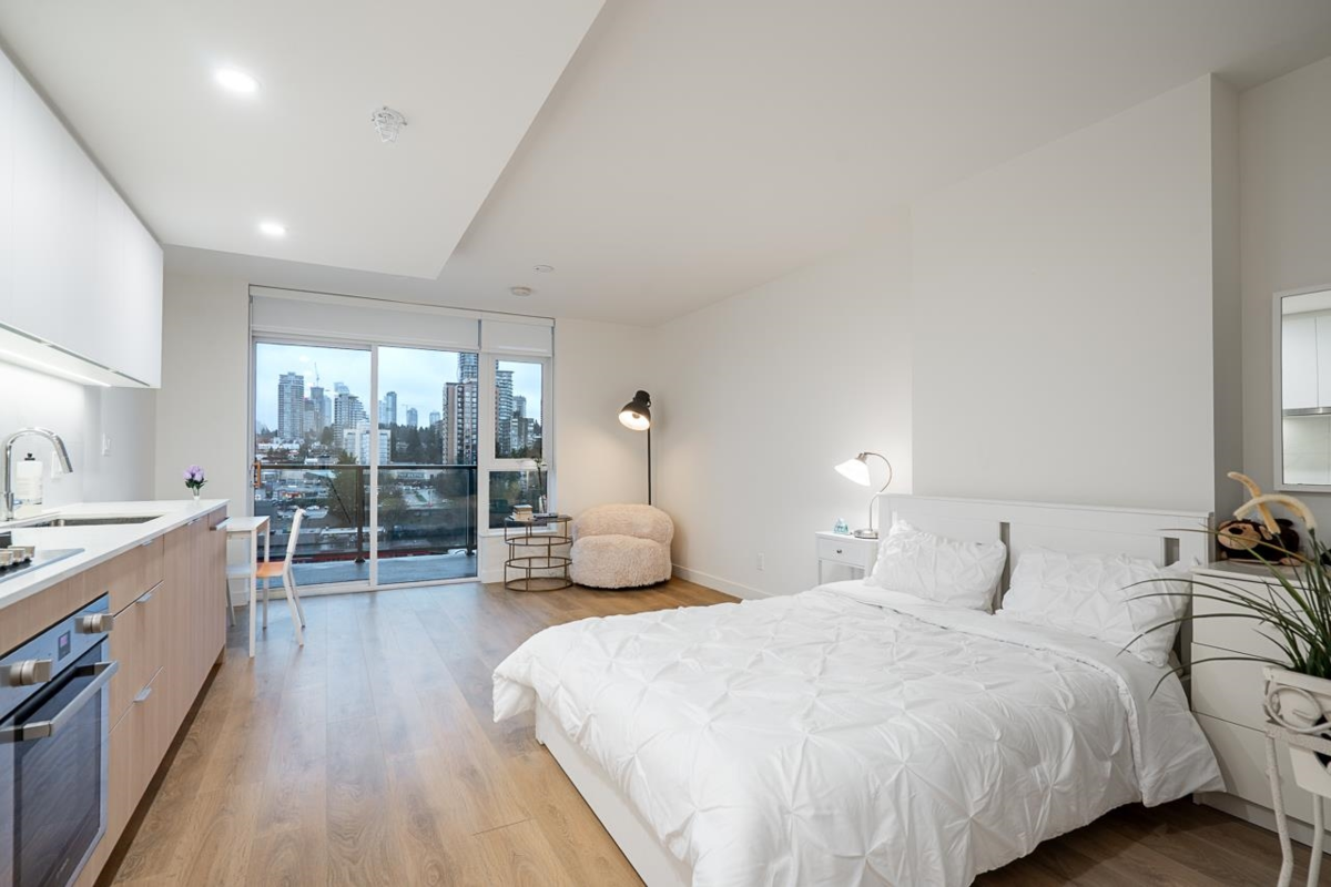 Kitchen Photo of 910 318 Alderson Avenue, Coquitlam, BC