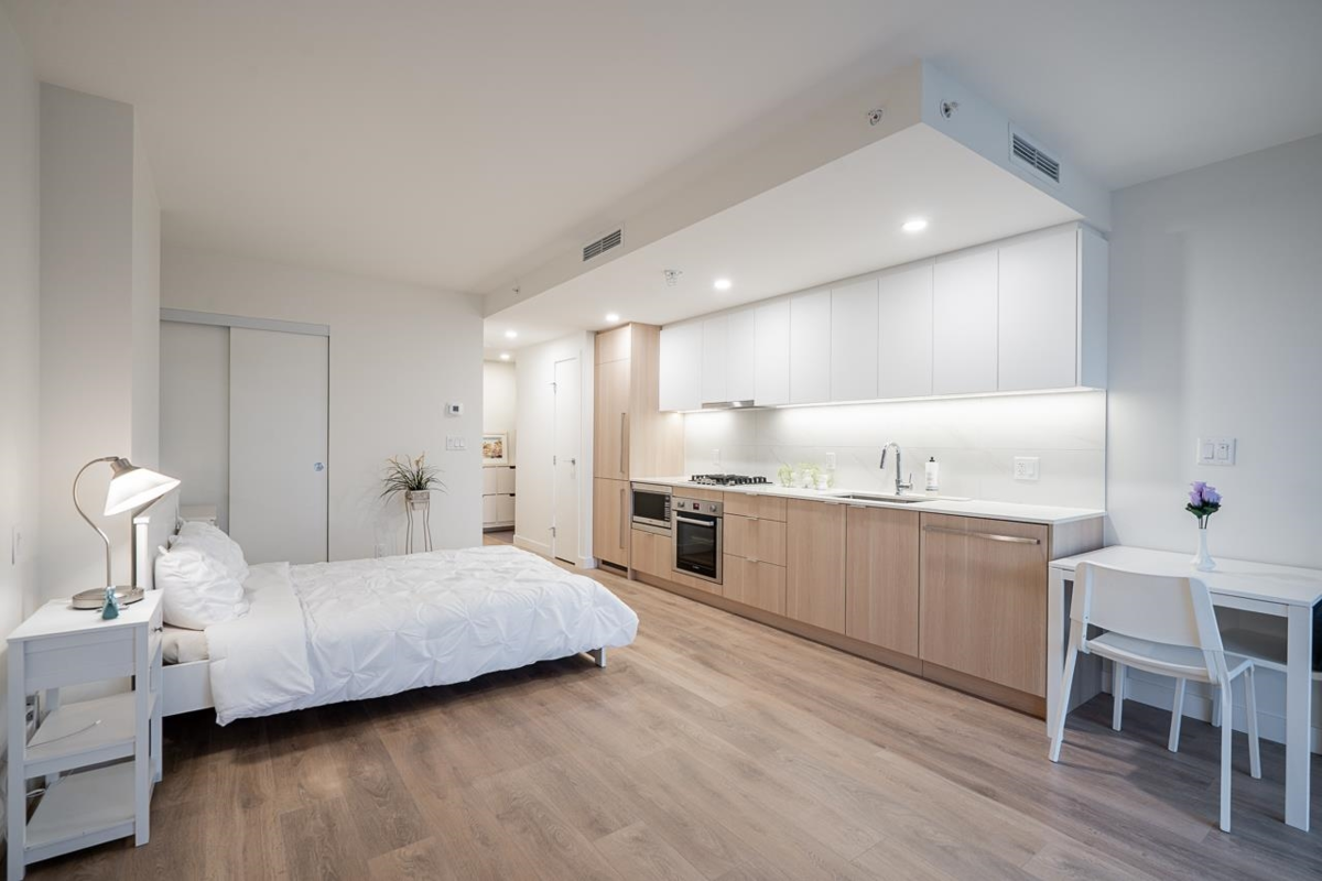 Primary Bathroom Photo of 910 318 Alderson Avenue, Coquitlam, BC