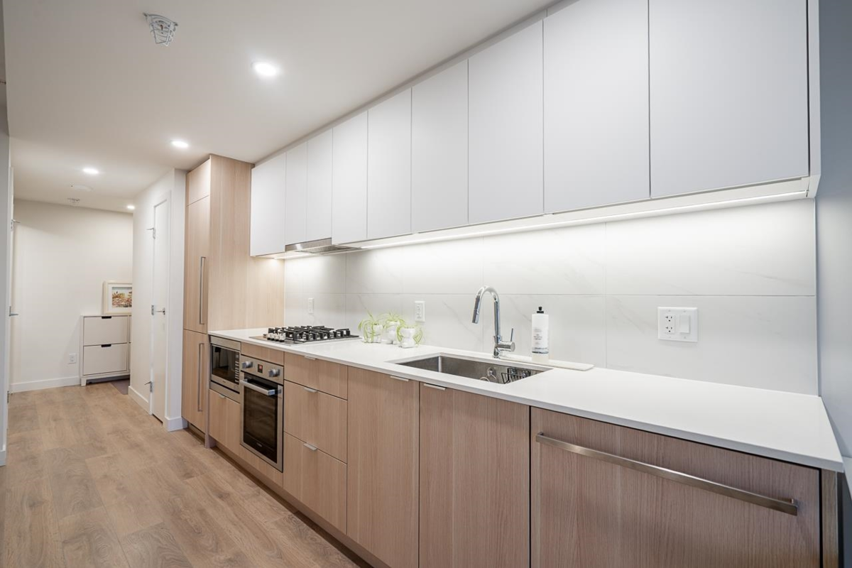 Walk-In Closet Photo of 910 318 Alderson Avenue, Coquitlam, BC