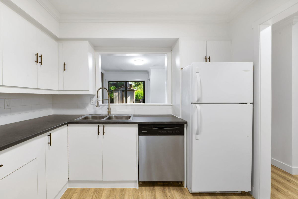Kitchen Photo of 310 10620 150 Street, Surrey, BC