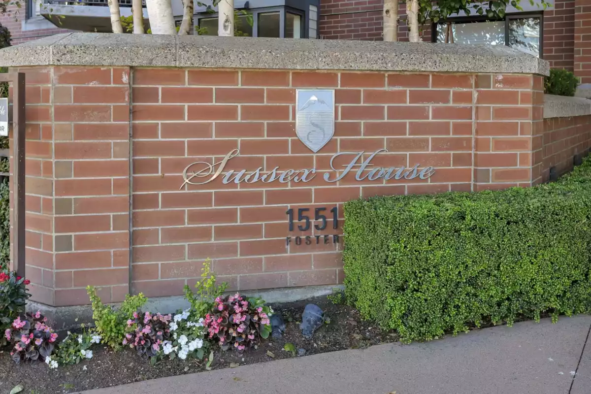 Basement Recreation Room Photo of 107 1551 Foster Street, White Rock, BC