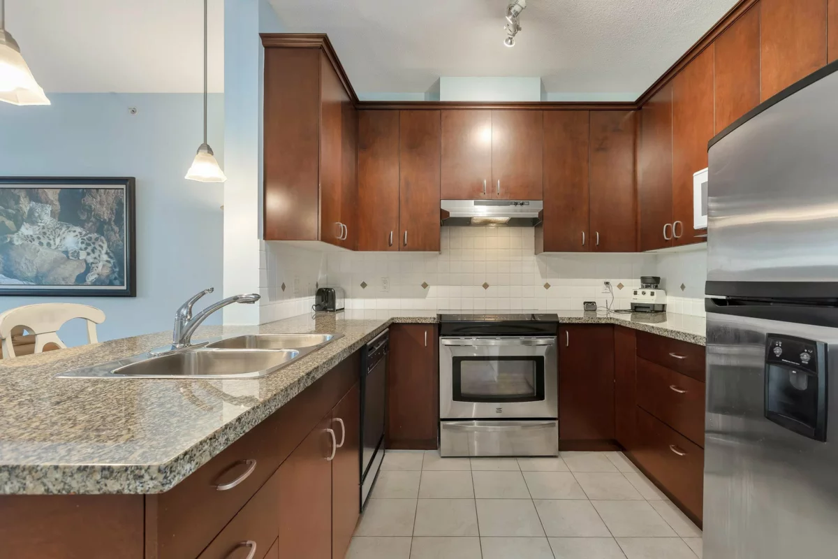 Dining Area Photo of 107 1551 Foster Street, White Rock, BC