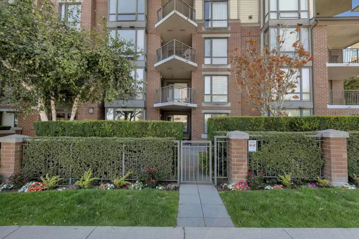 Guest Bathroom Photo of 107 1551 Foster Street, White Rock, BC