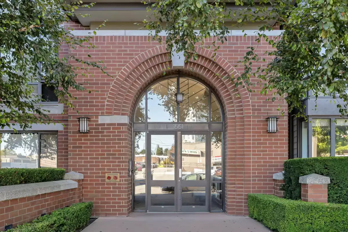 Powder Room Photo of 107 1551 Foster Street, White Rock, BC