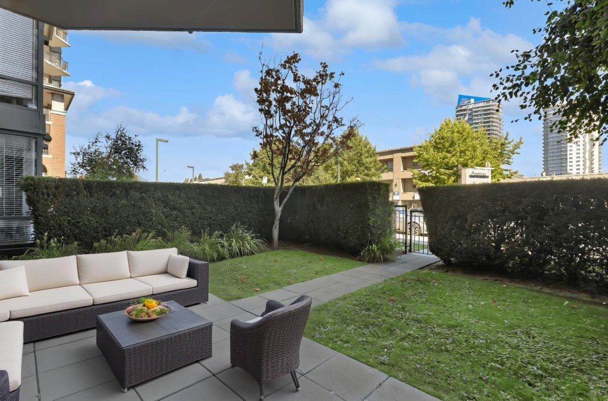 Primary Bathroom Photo of 107 1551 Foster Street, White Rock, BC