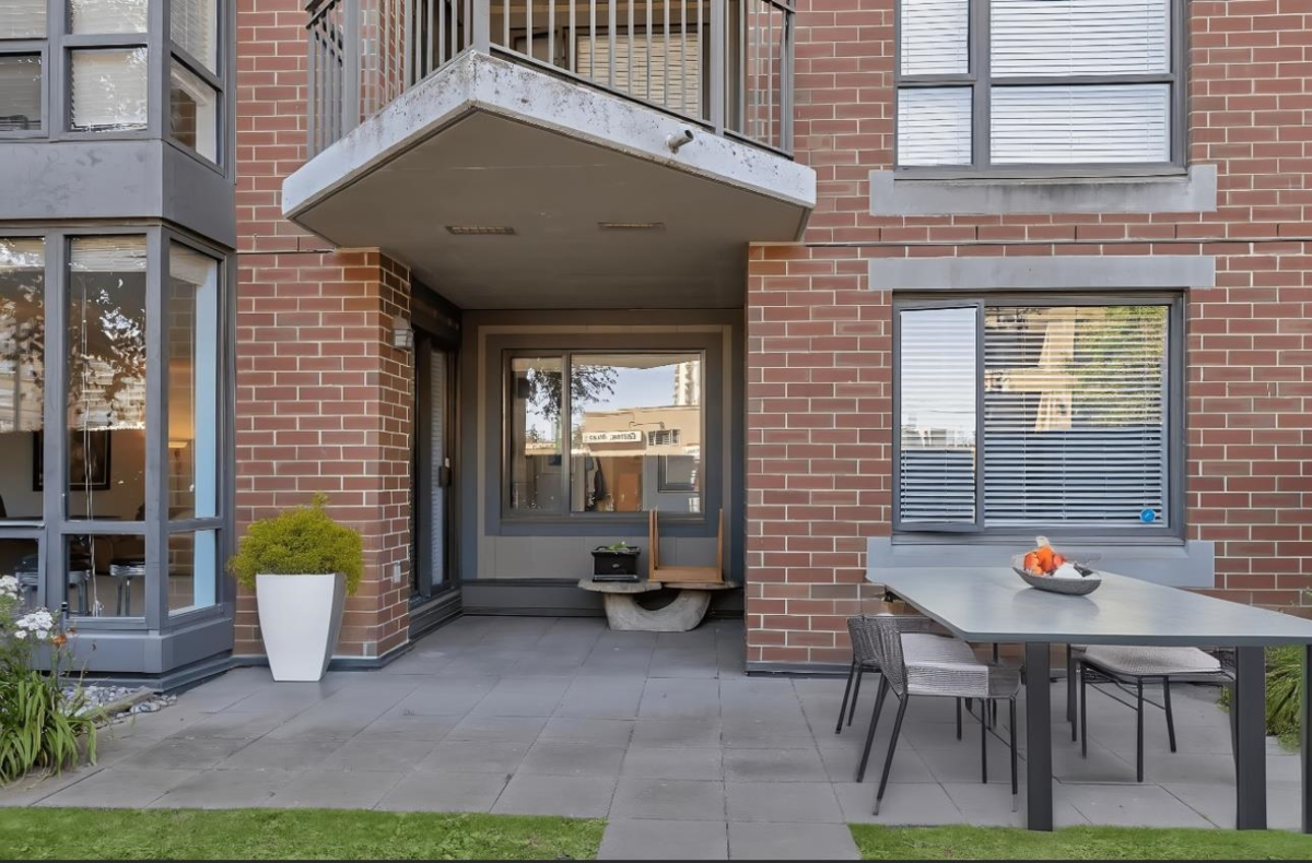 Walk-In Closet Photo of 107 1551 Foster Street, White Rock, BC