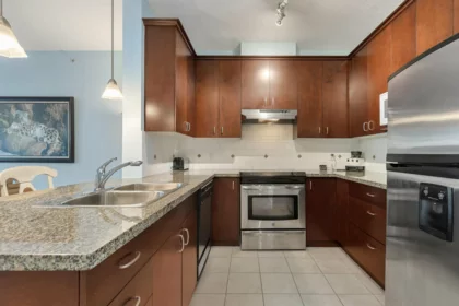 107 1551 Foster Street, White Rock, BC