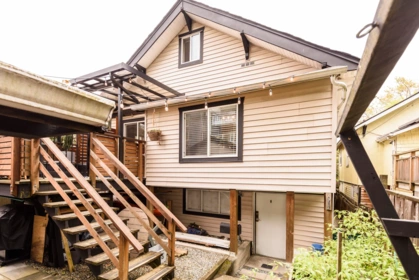 Front Yard Photo of 3528 Franklin Street, Vancouver, BC