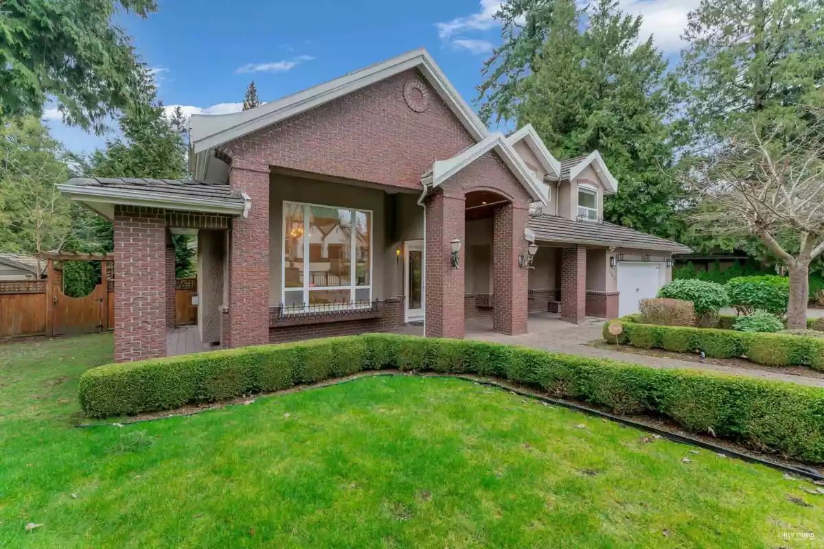 Living Room Photo of 14033 34a Avenue, Surrey, BC