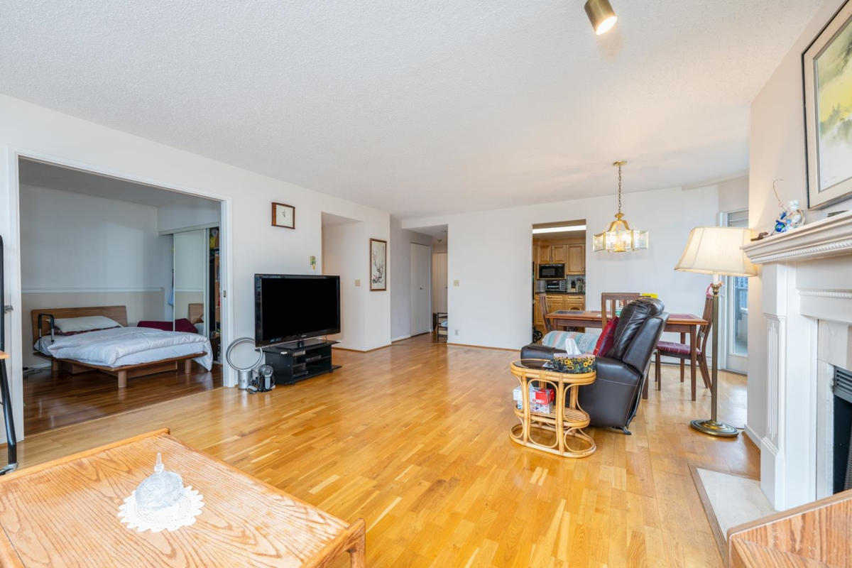 Bedroom 2 Photo of 1601 6282 Kathleen Avenue, Burnaby, BC