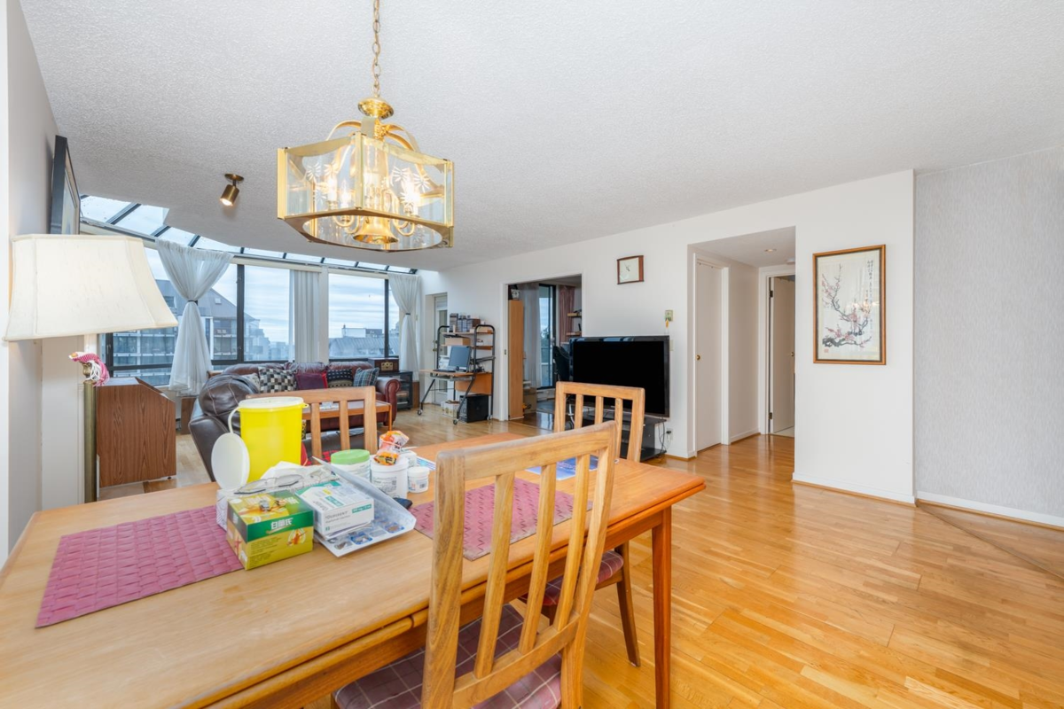 Breakfast Nook Photo of 1601 6282 Kathleen Avenue, Burnaby, BC