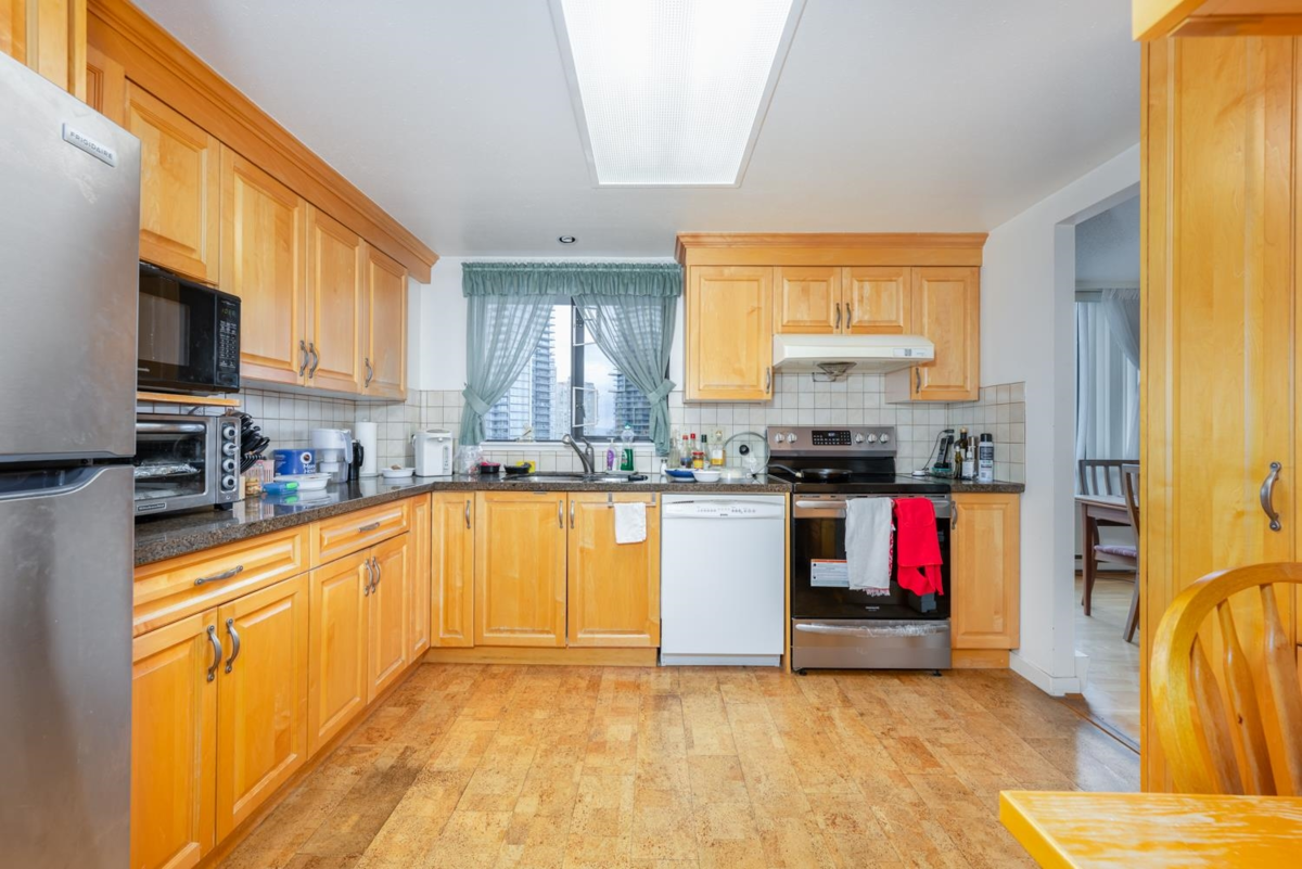 Dining Area Photo of 1601 6282 Kathleen Avenue, Burnaby, BC