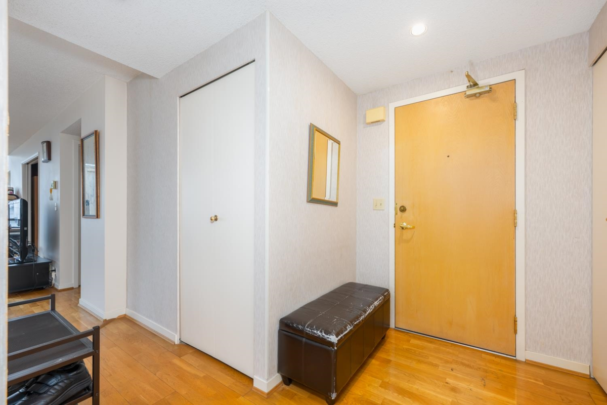 Family Room Photo of 1601 6282 Kathleen Avenue, Burnaby, BC