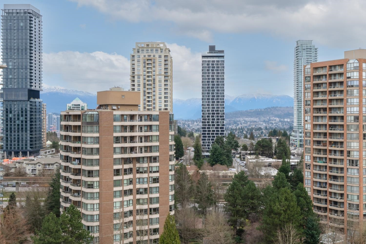 Hallway Photo of 1601 6282 Kathleen Avenue, Burnaby, BC