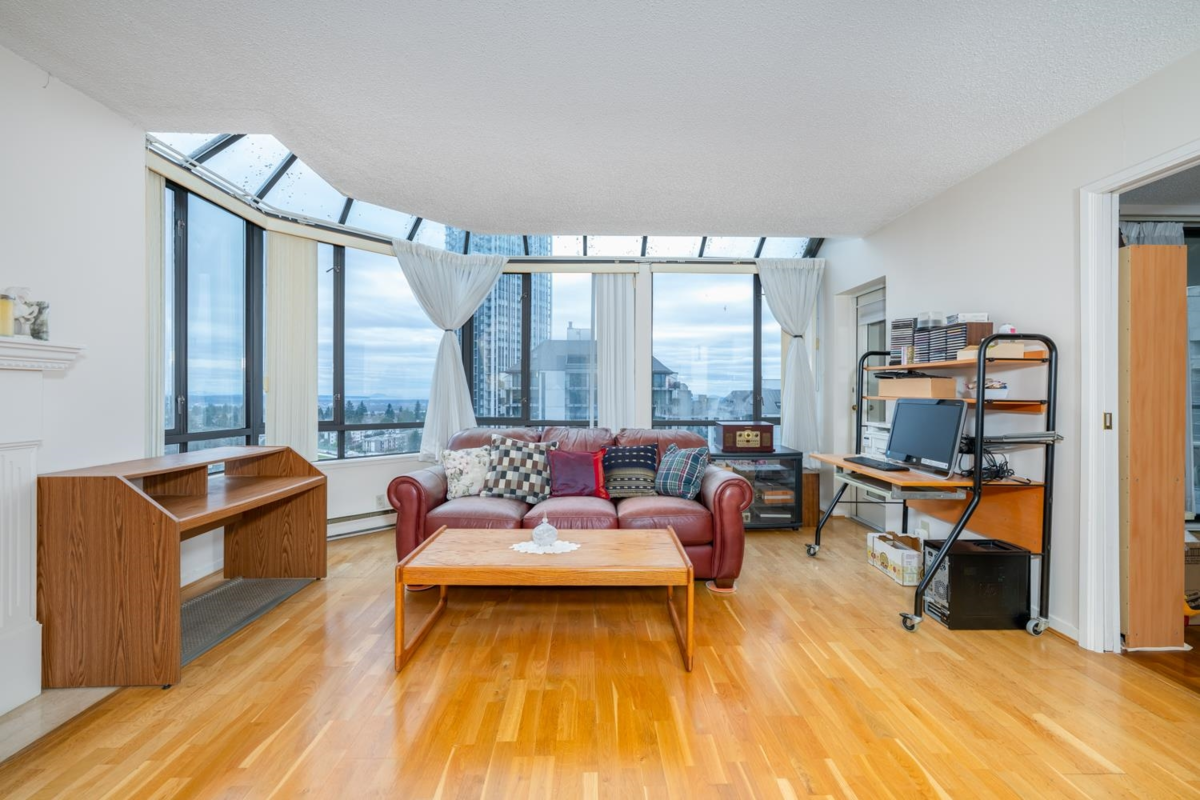 Primary Bedroom Photo of 1601 6282 Kathleen Avenue, Burnaby, BC