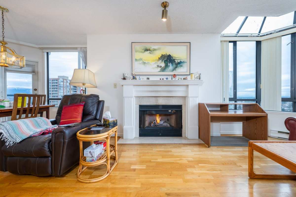 Walk-In Closet Photo of 1601 6282 Kathleen Avenue, Burnaby, BC