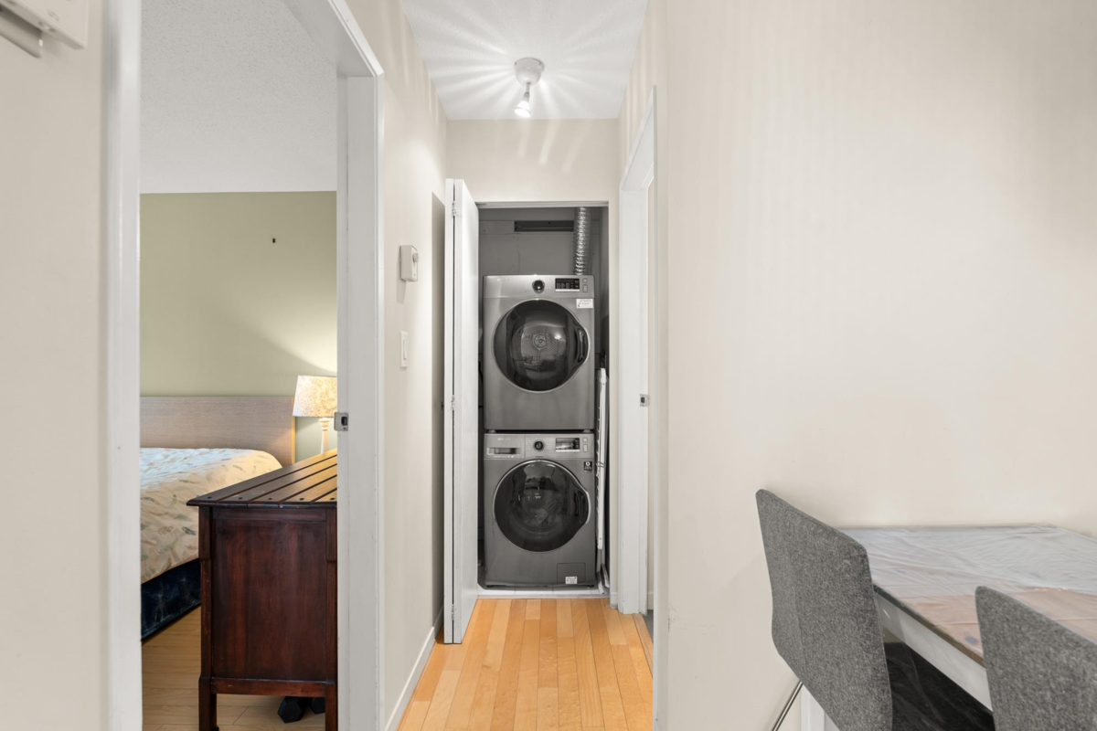 Kitchen Island Photo of 2601 1009 Expo Boulevard, Vancouver, BC