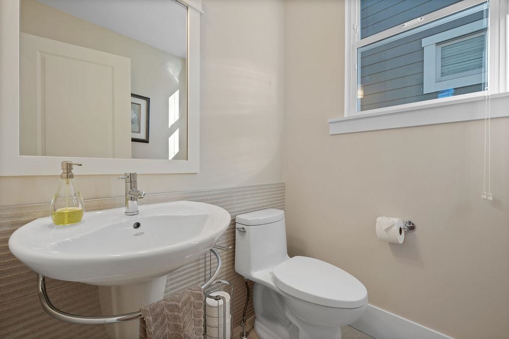 Primary Bathroom Photo of 23043 Billy Brown Road, Langley, BC