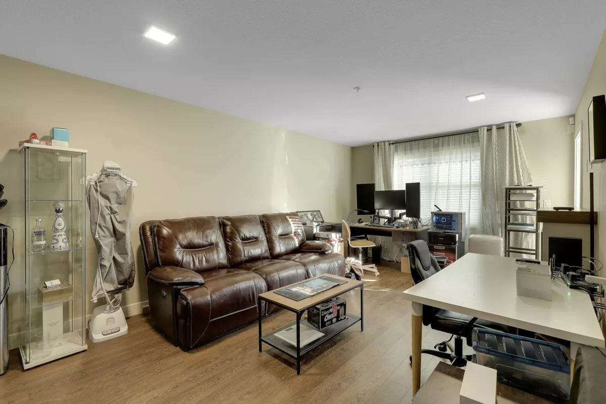 Kitchen Photo of 209 19936 56 Avenue, Langley, BC