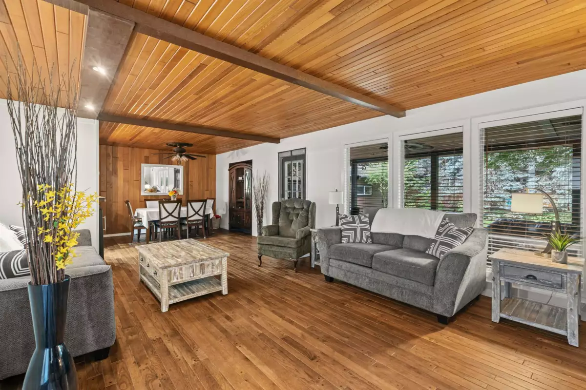 Breakfast Nook Photo of 1752 Cedar Place, Agassiz, BC