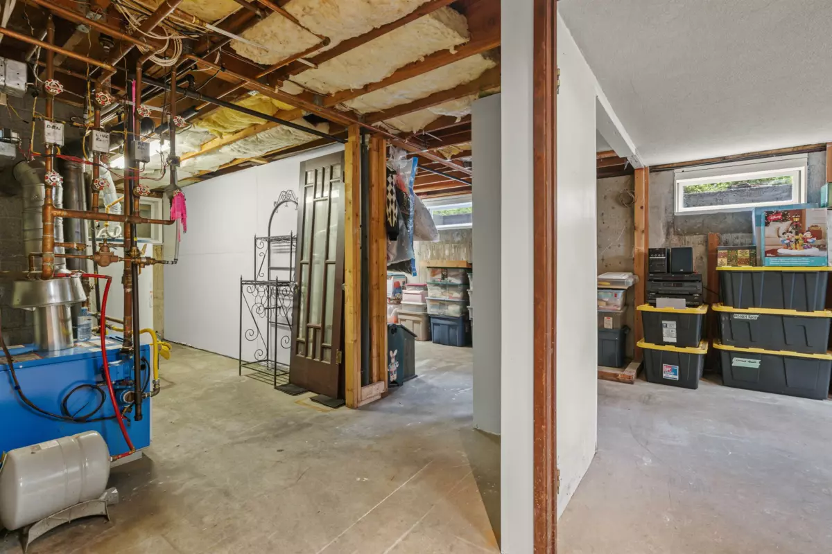 Garage Interior Photo of 1752 Cedar Place, Agassiz, BC
