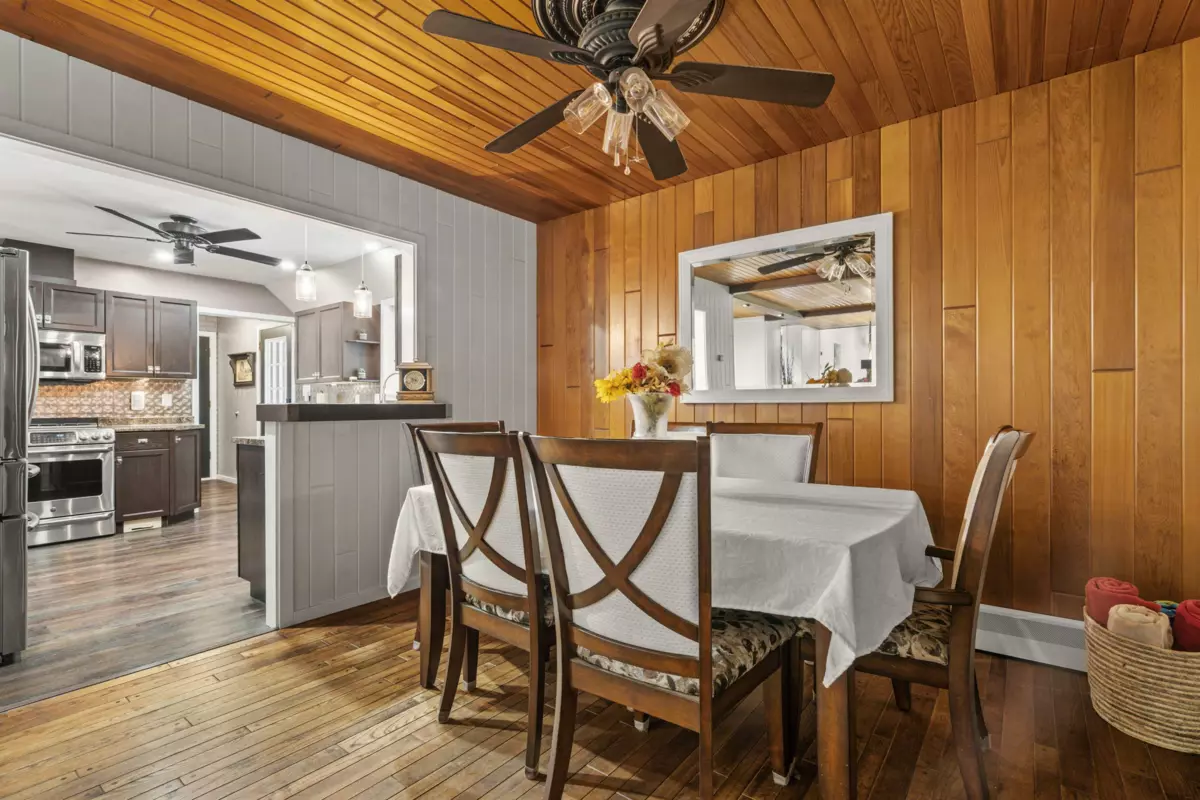 Primary Bathroom Photo of 1752 Cedar Place, Agassiz, BC