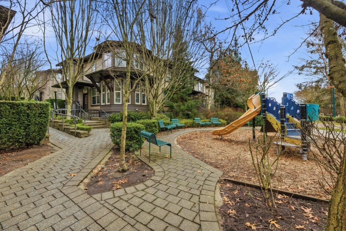 Front Yard Photo of 310 E 14th Street, North Vancouver, BC