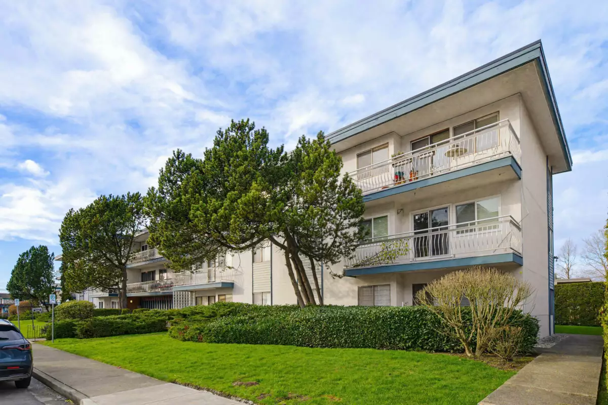 Exterior Front Photo of 325 17707 57a Avenue, Surrey, BC