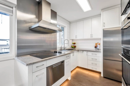 Primary Bathroom Photo of 325 17707 57a Avenue, Surrey, BC